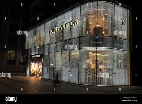 Find Louis Vuitton Stores in Poland .